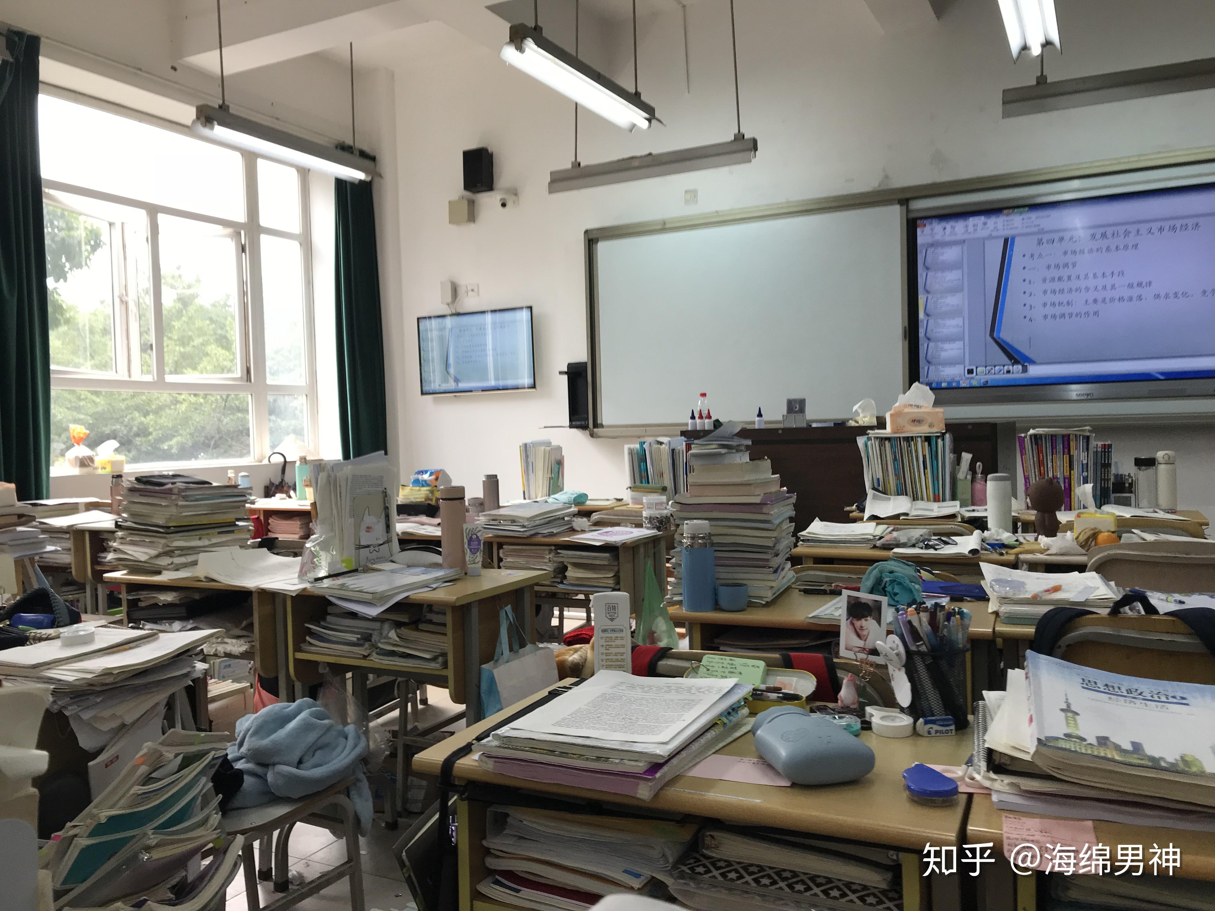 作为一个高中生 你的课桌面都有什么? - 知乎
