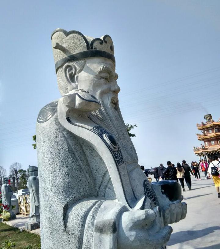 土地公庙里的石雕土地公神像 - 知乎
