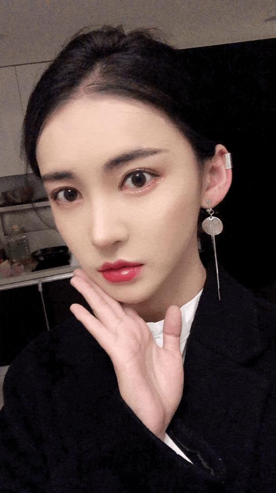 粉丝看上去是漂亮小姐姐,其实是女装大佬,这个男爱豆,差点上手 - 知乎