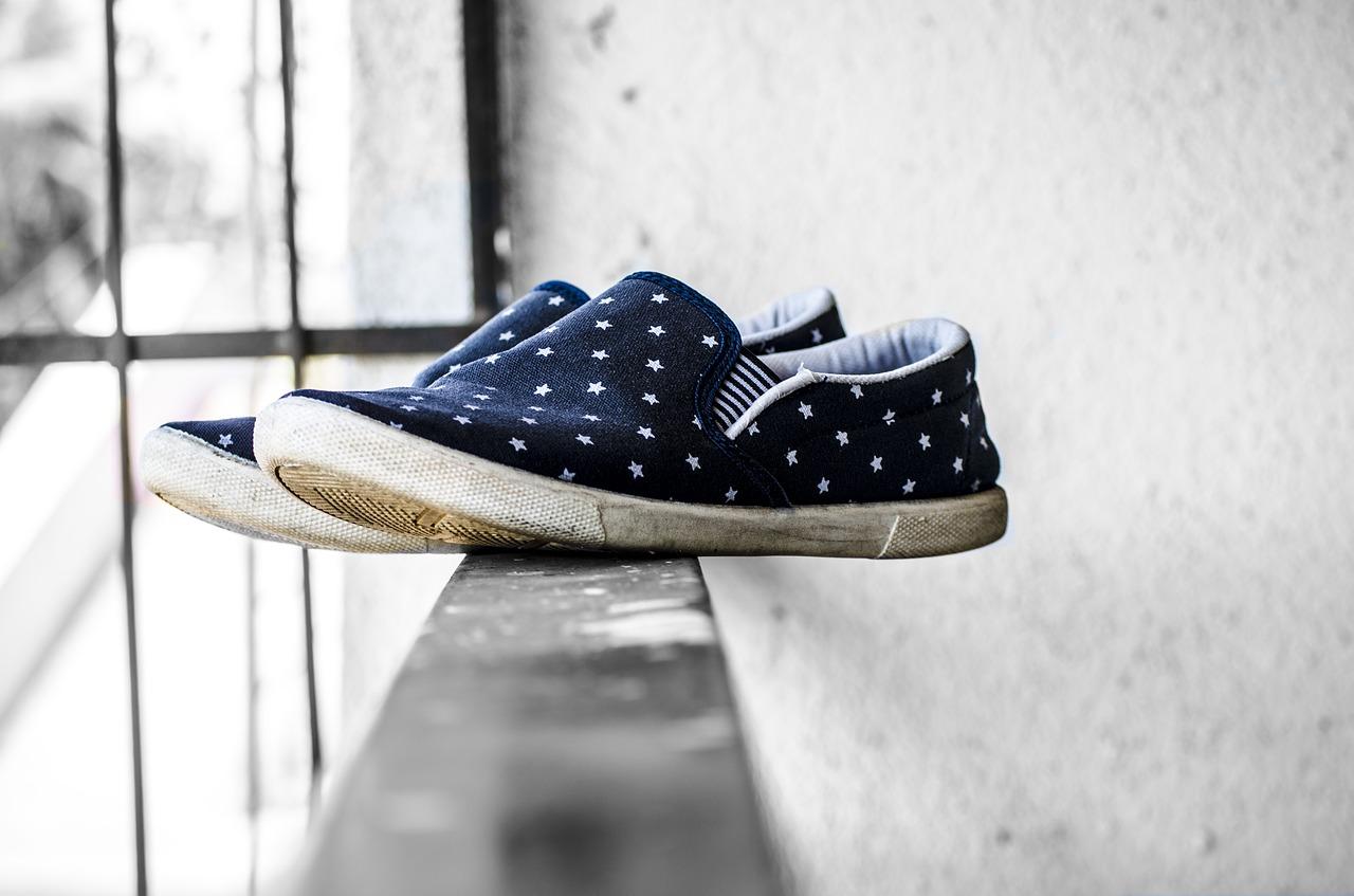 3. 小白鞋搭配技巧