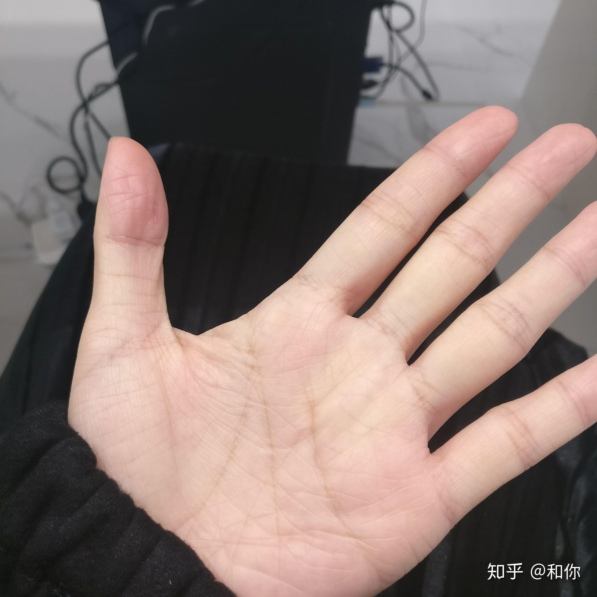 一个女生掌纹线很乱手掌的难看这样会影响命运什么乱七八糟的吗