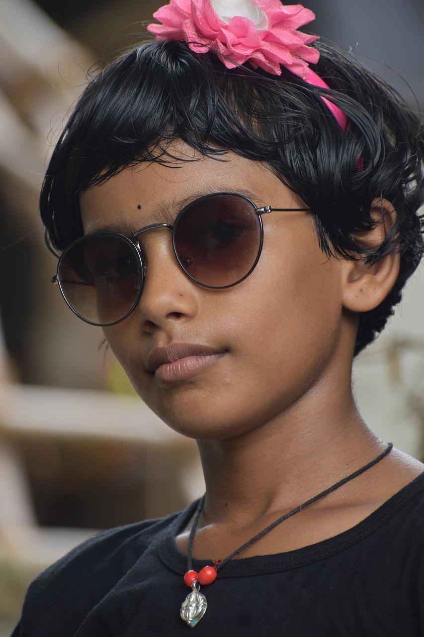 3. 个性独特耳环