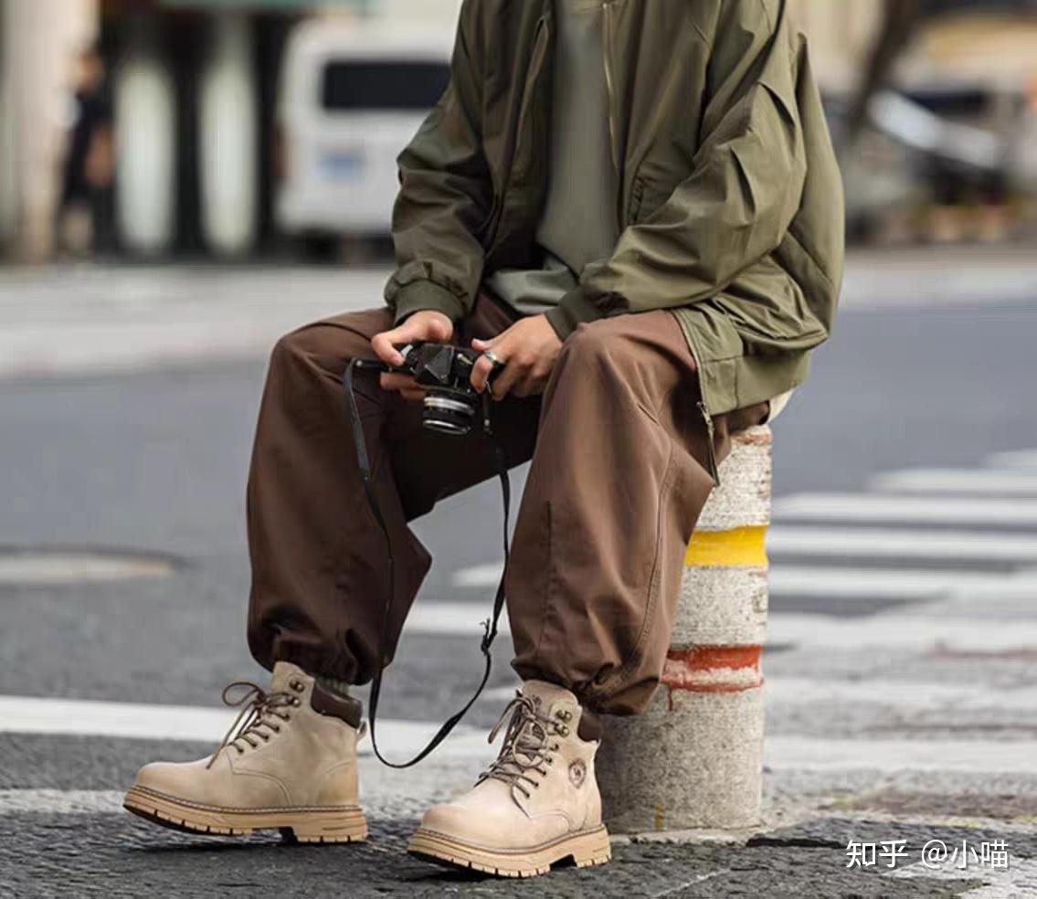 穿大黄靴搭配什么衣服好看? - 知乎