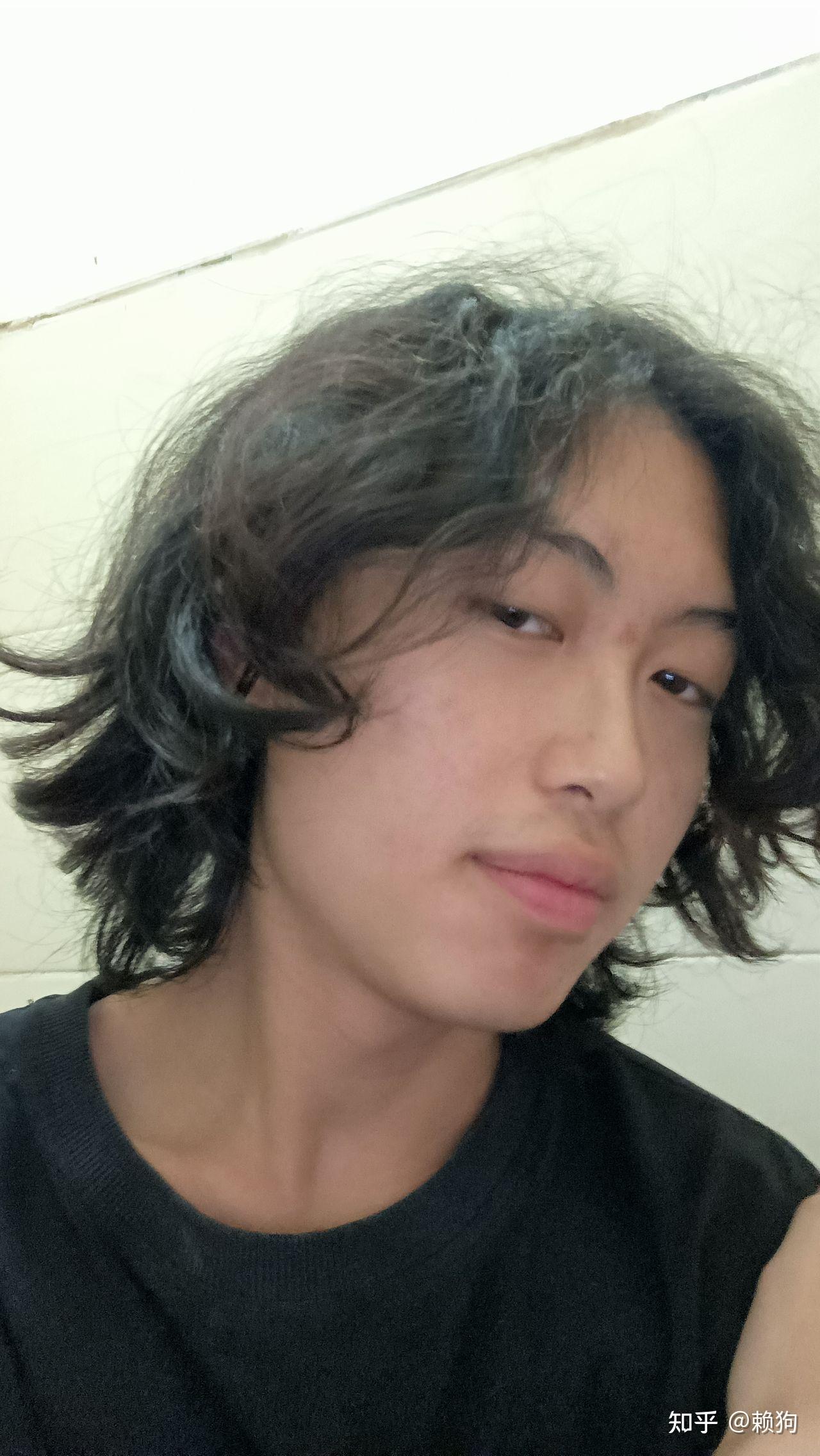 男生微卷毛躁的发质留长发会是什么效果? - 知乎