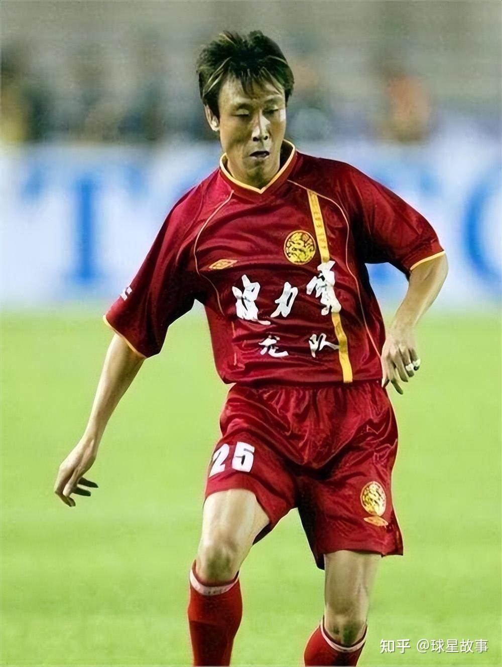 中国足球史上十大前锋,登陆五大联赛第一人,杨晨排名第一 - 知乎