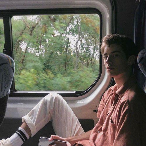 有没有qq空间背景图(超级好看那种)或者壁纸 男生?