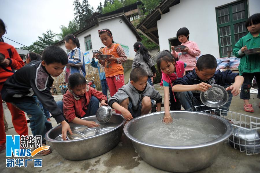 一些贫穷家庭没钱为什么还会选择生多个孩子