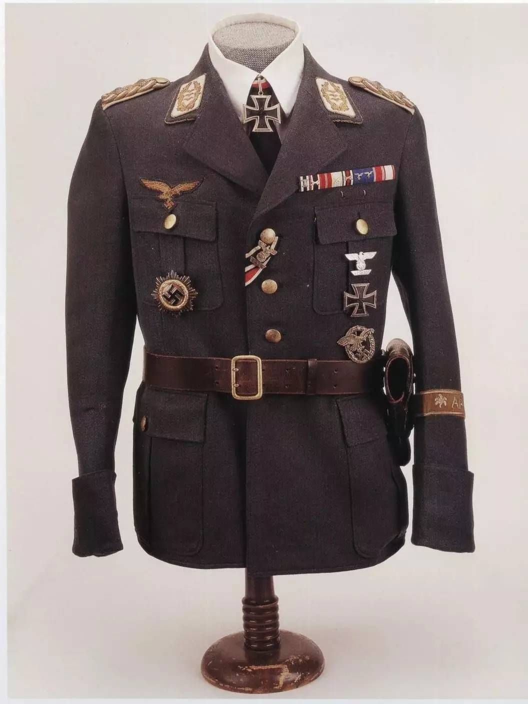 为何很多人喜欢纳粹的军服?