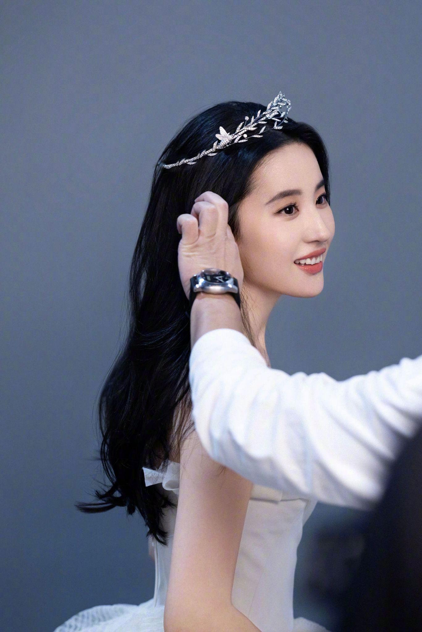 刘亦菲有什么出圈神图? - 知乎