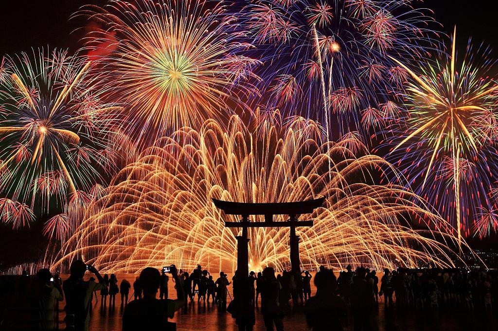 蓝莓评测 过一个日剧里的夏天 1000场日本花火大会 知乎