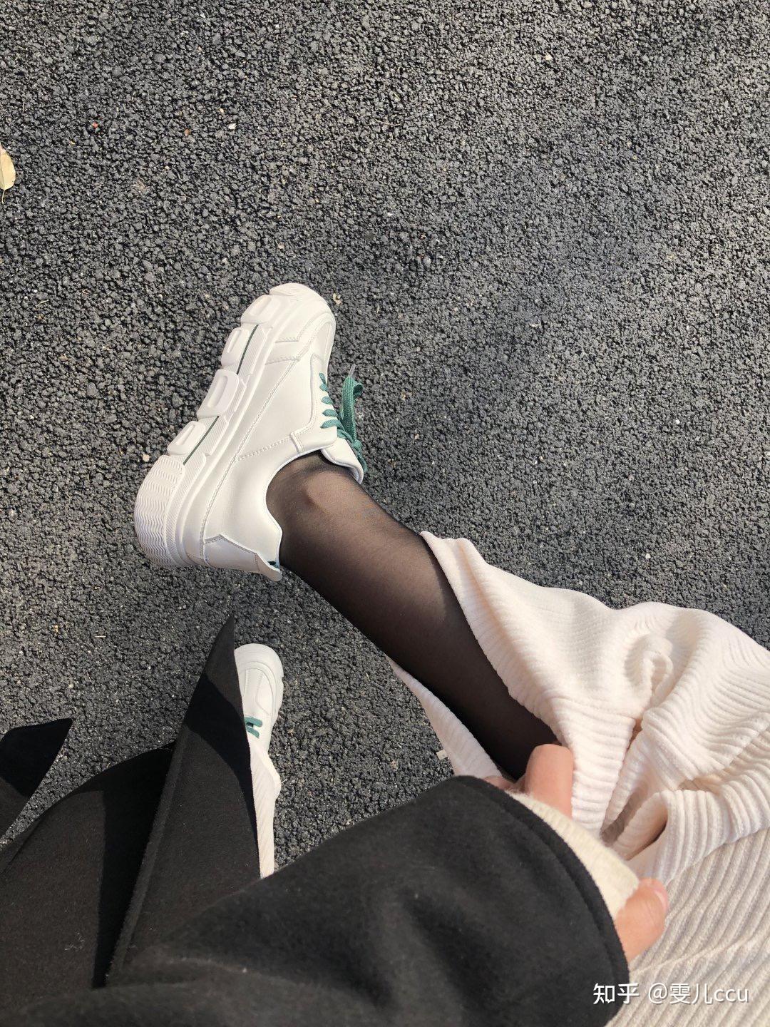 如何评价在裤子里穿丝袜? - 知乎