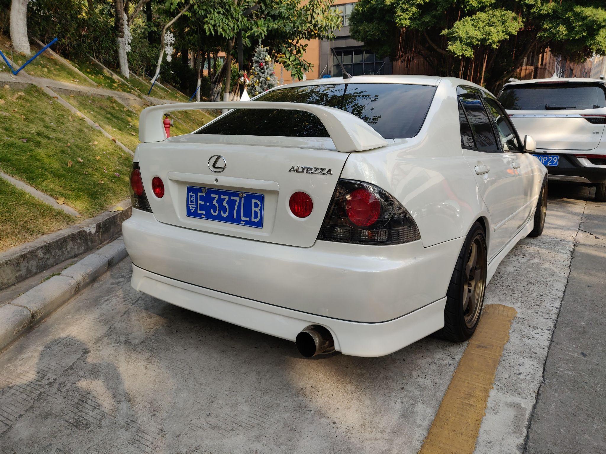 大学毕业想入手一台车况不错雷克萨斯is200咬地鲨,请问合适吗? - 知乎