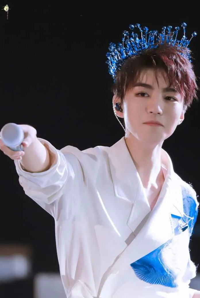 求一求王俊凯的神图(氛围感)? - 知乎