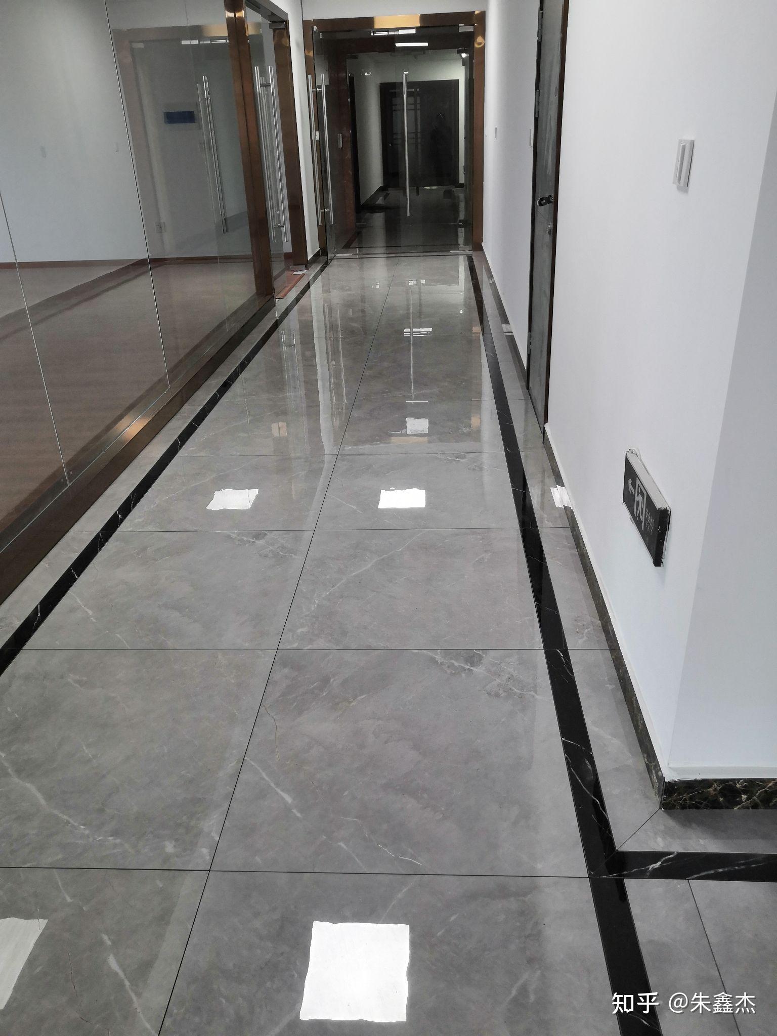 灰色大理石纹地砖应该搭配什么颜色的乳胶漆和美缝