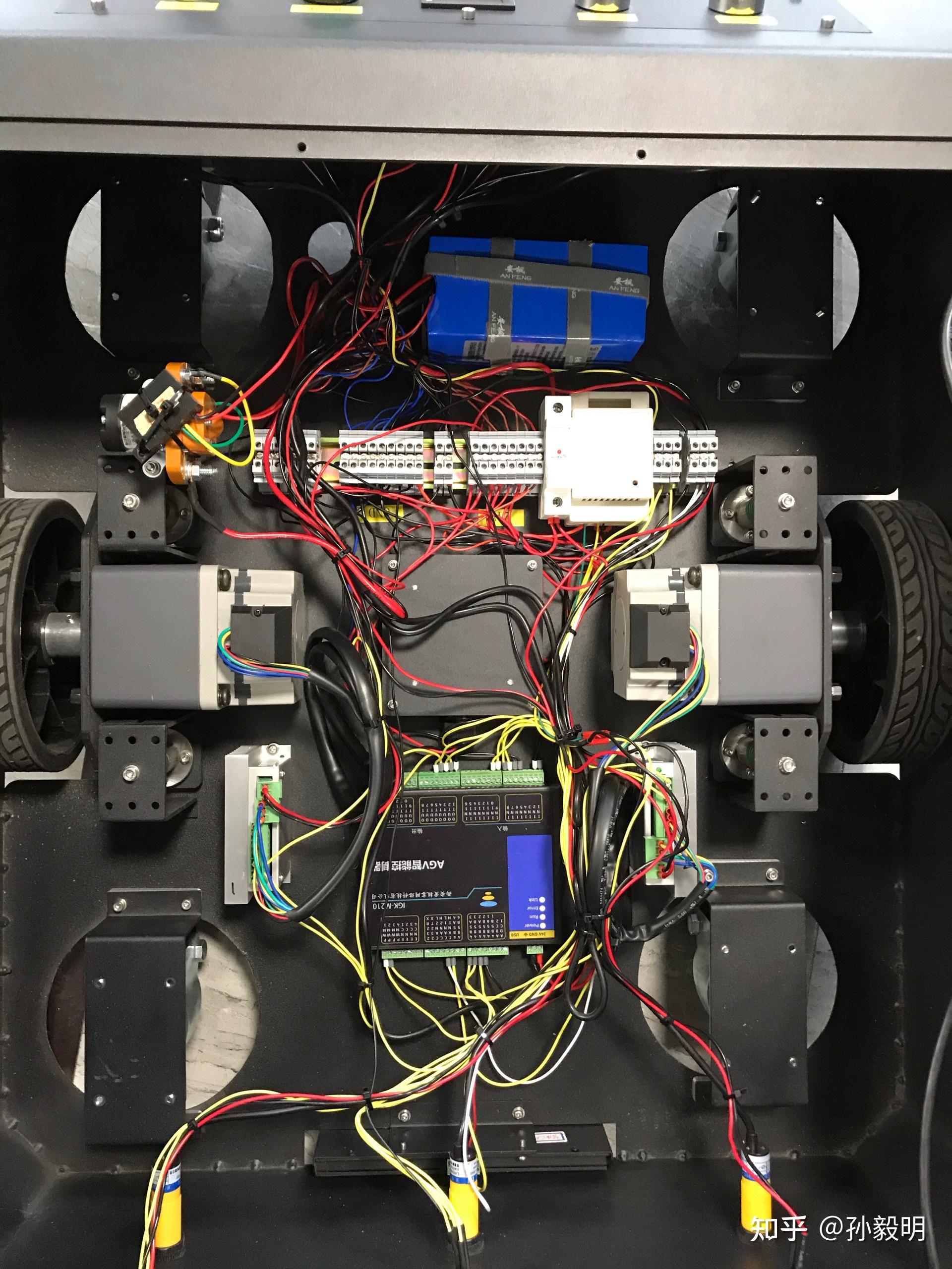 agv舵机转向和差速转向对比?