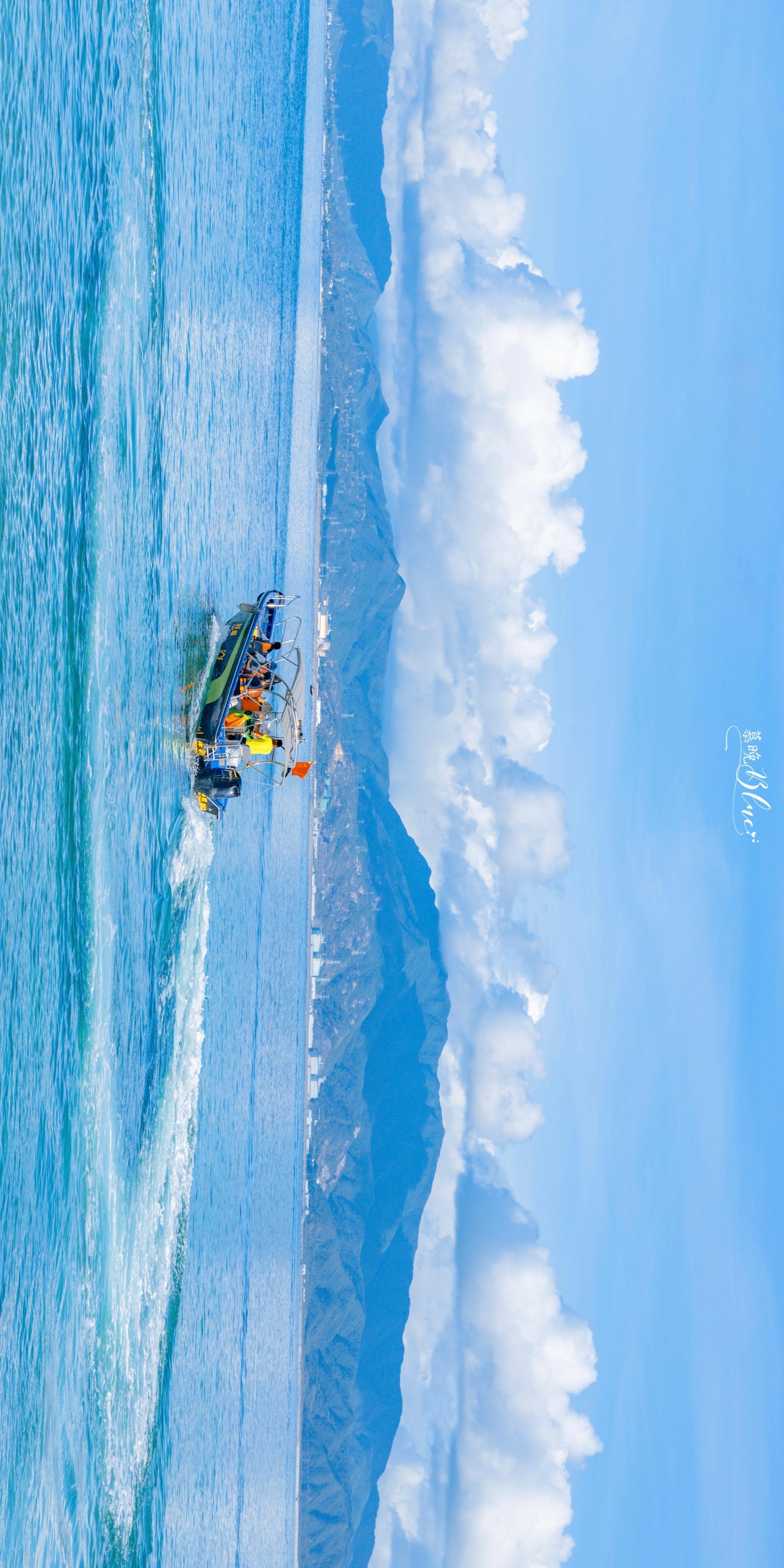 有哪些好看的全面屏手机壁纸或微信聊天背景图片