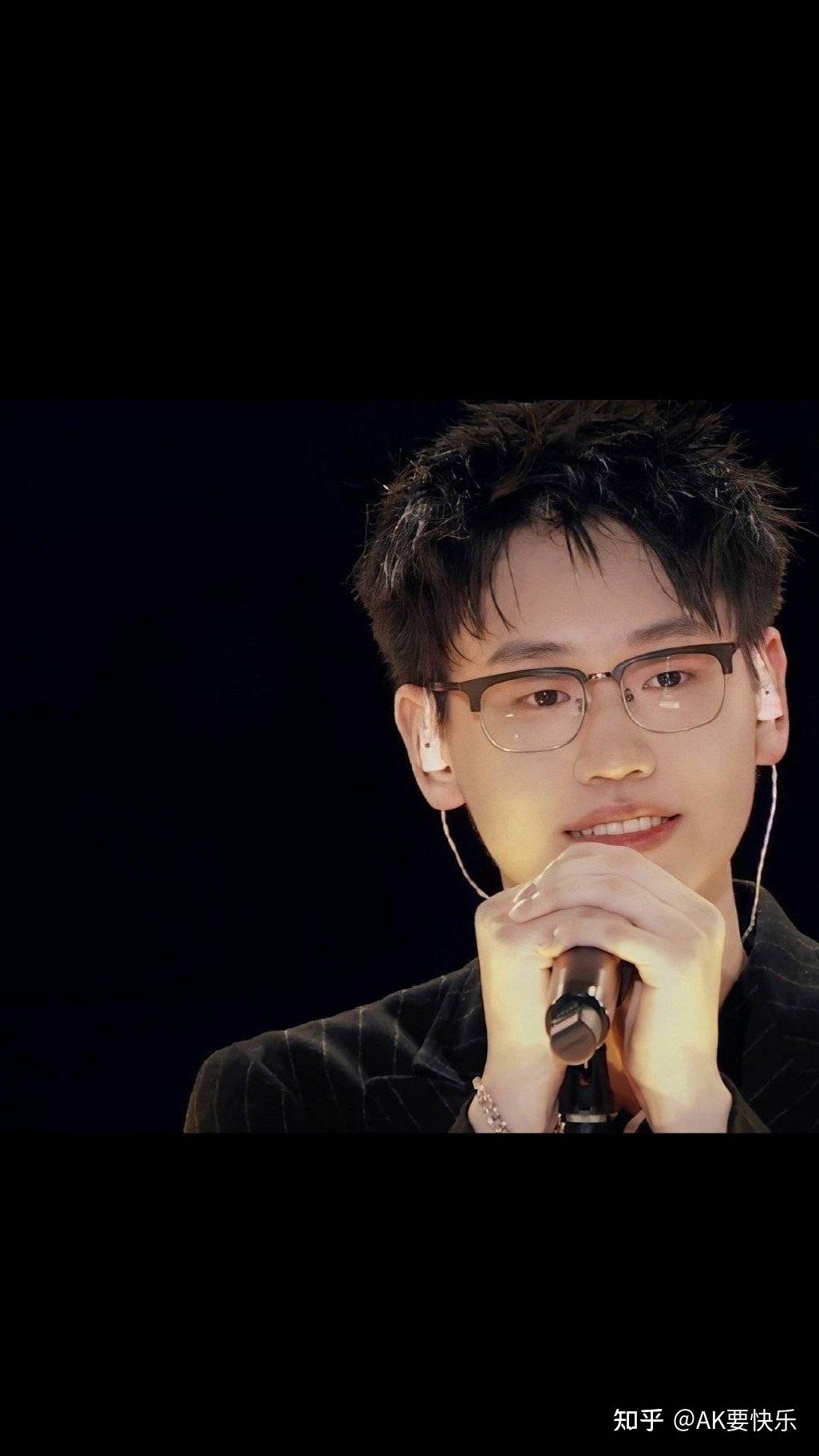有没有ak刘彰的好看的手机壁纸? - 知乎