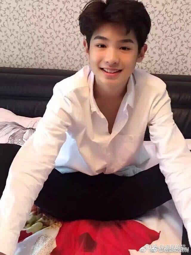 求justin黄明昊的旧照