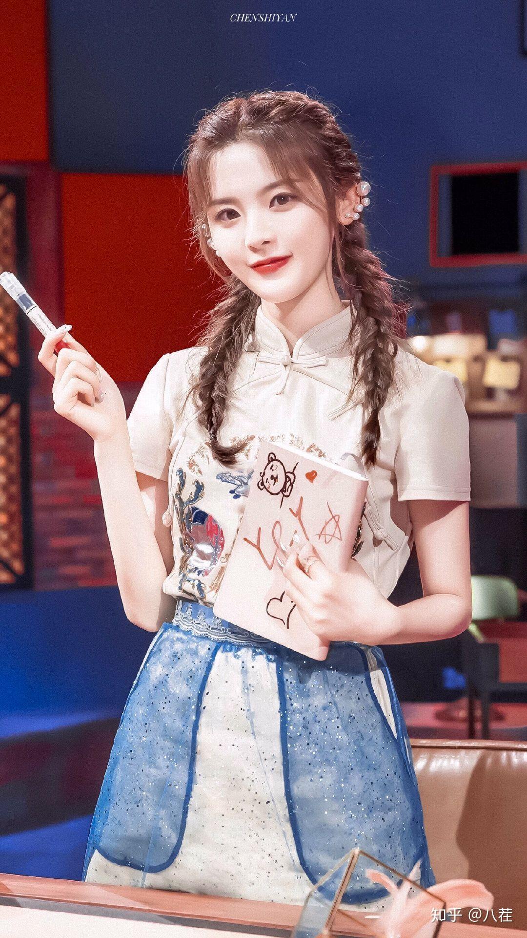 怎么解释杨超越手上的戒指