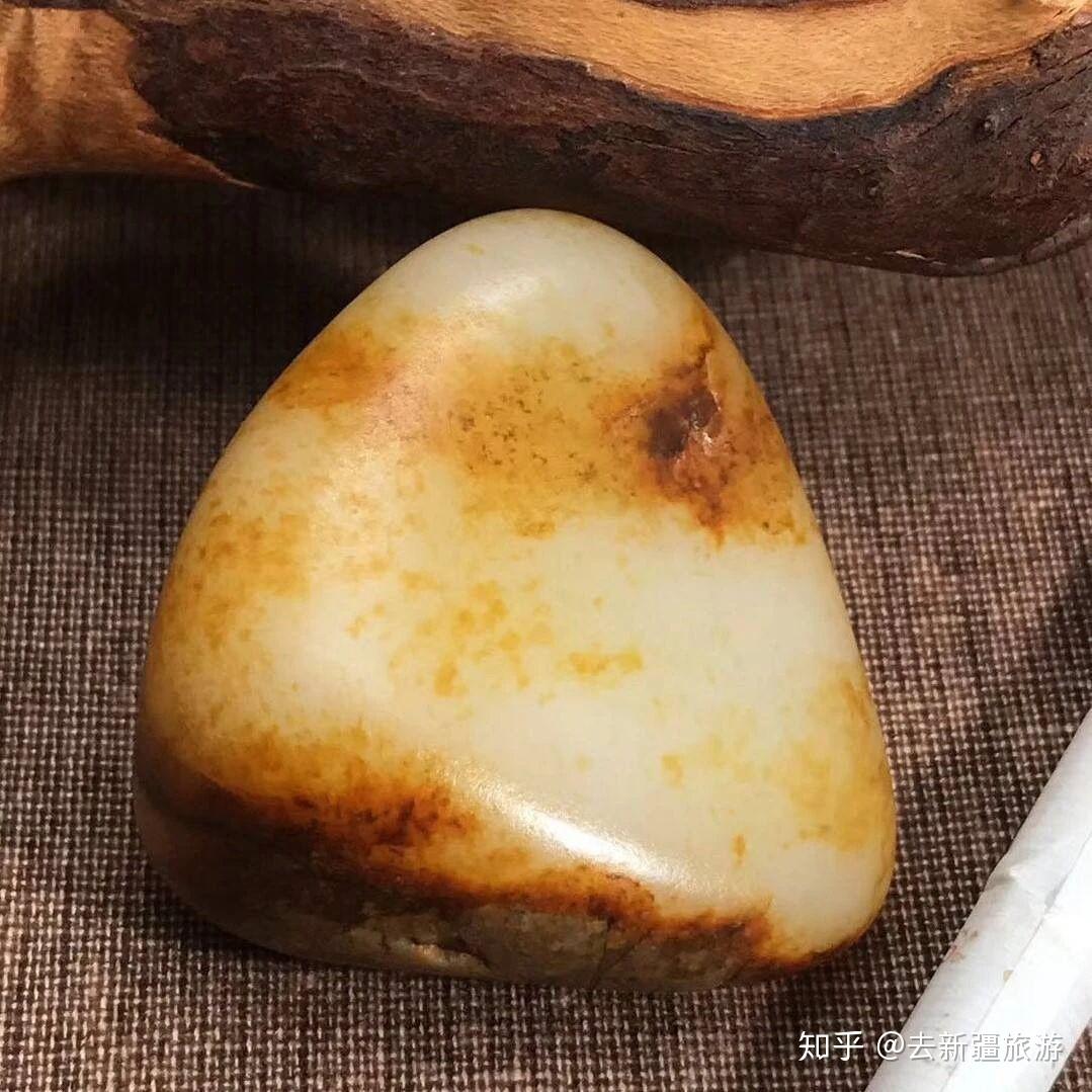 和田玉籽料的沁色你了解多少？掌握这些瞬间成为和田玉的行家！ - 知乎