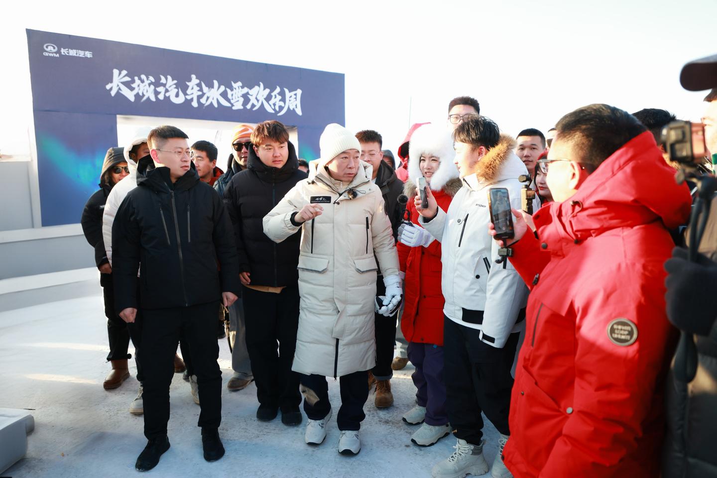 魏建军的“求助局”，改变了什么？