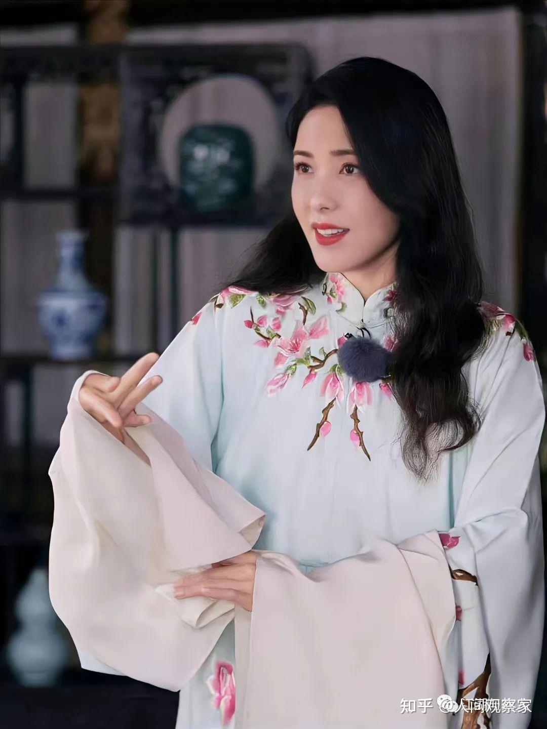 如何评价曾黎的长相