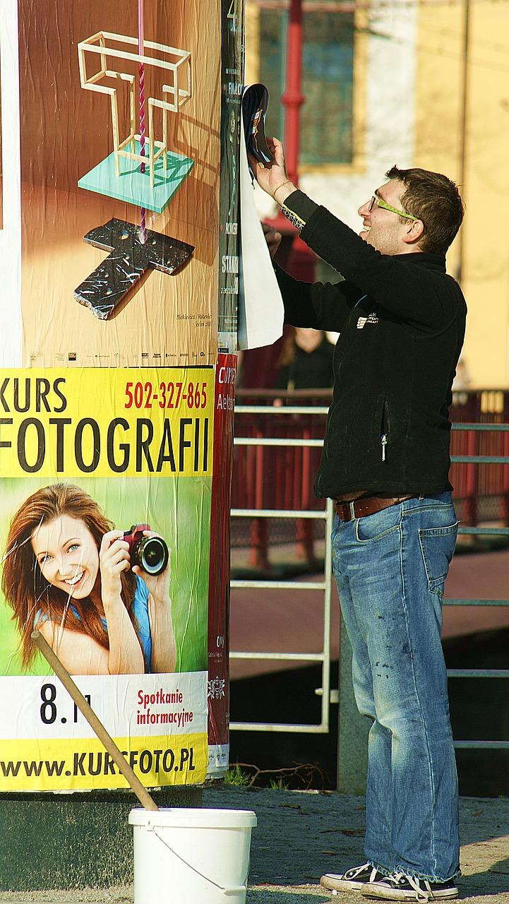 1. 墙面清洁平整