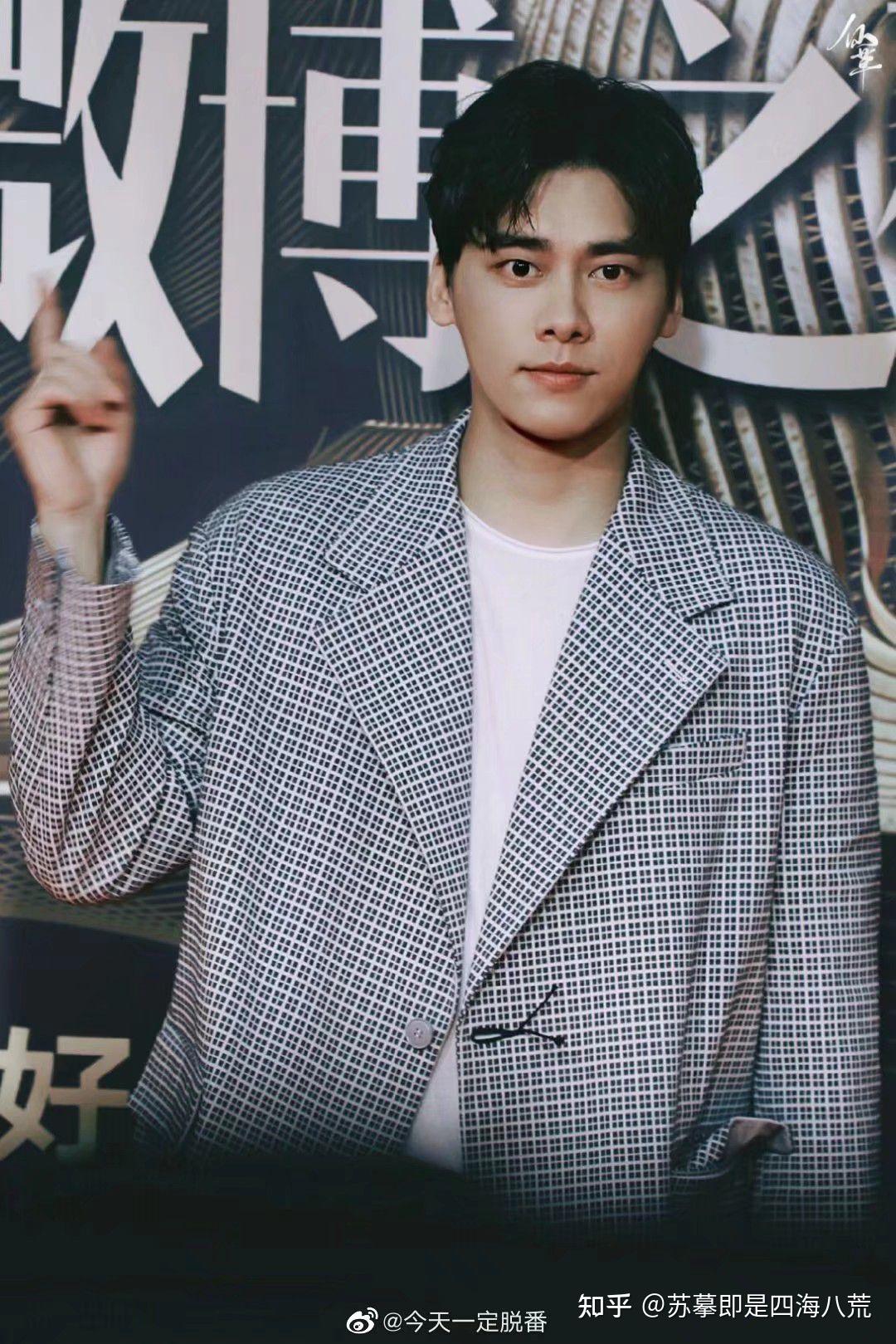 李易峰和李现谁更帅啊感觉他们俩长得有些像啊