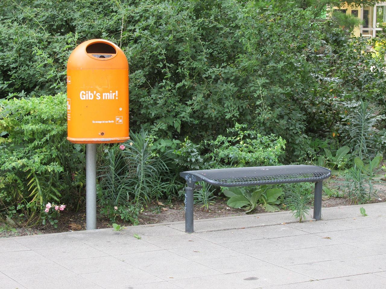 2. 垃圾桶材质选择