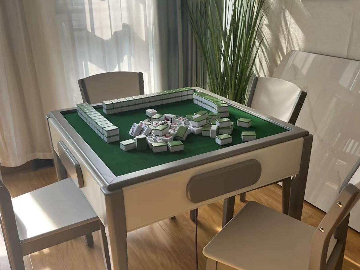 家庭棋牌室打造指南,如喜、雀满楼、雀友麻将桌究竟哪家好?20年麻龄老麻友推荐,帮你少踩坑!