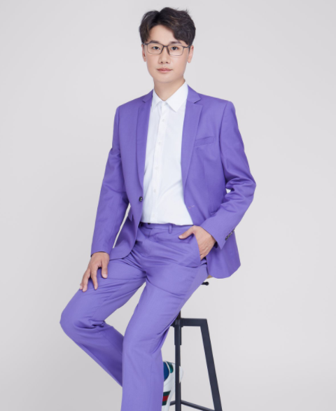 李洋,现为北京电视台btv生活《食全食美》主持人[1],他的主持风格轻松