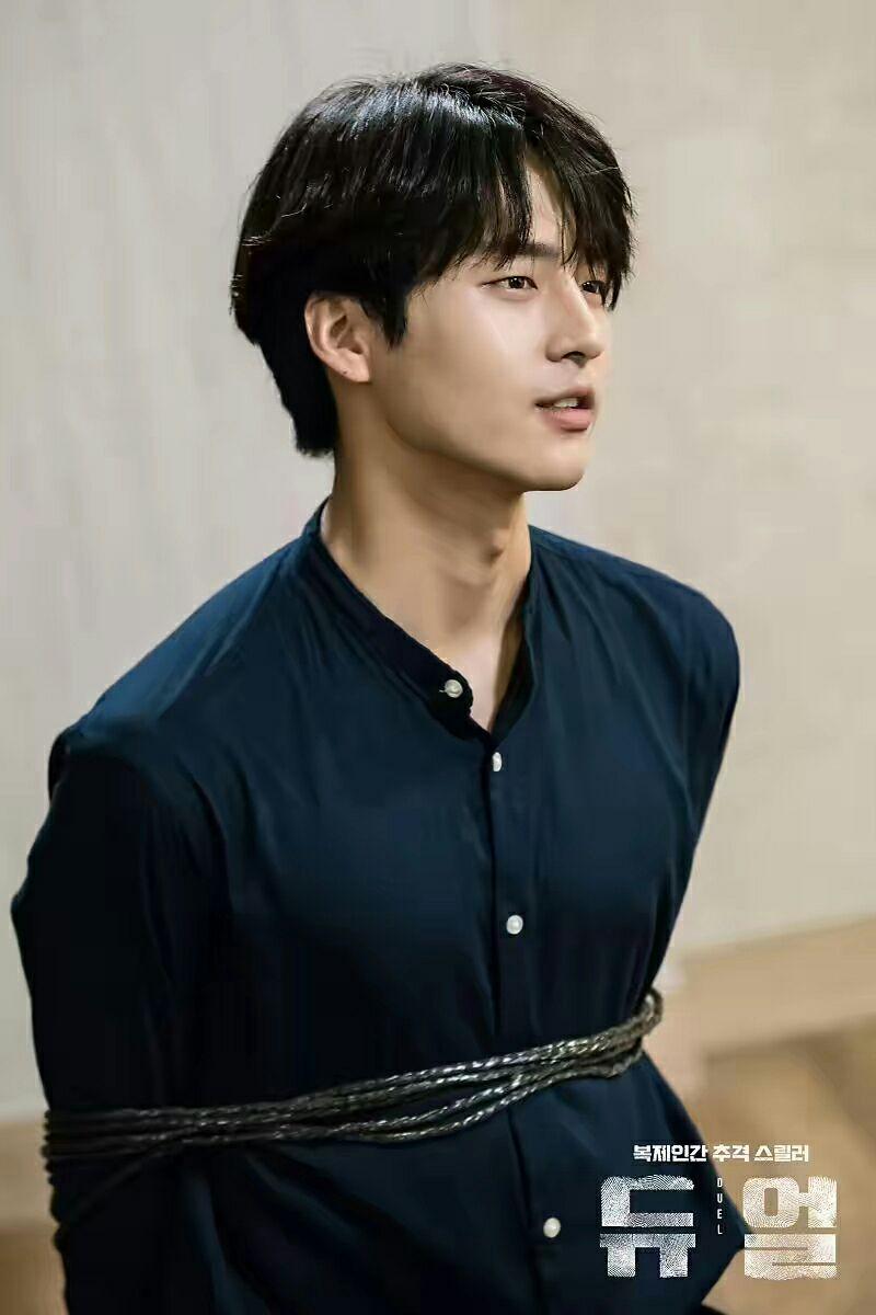 如何评价韩国男演员梁世宗