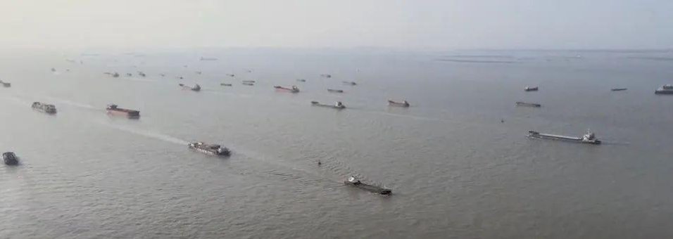 全球航运「大动脉」巴拿马运河堵船严重,124 艘货船被堵,「插队费」