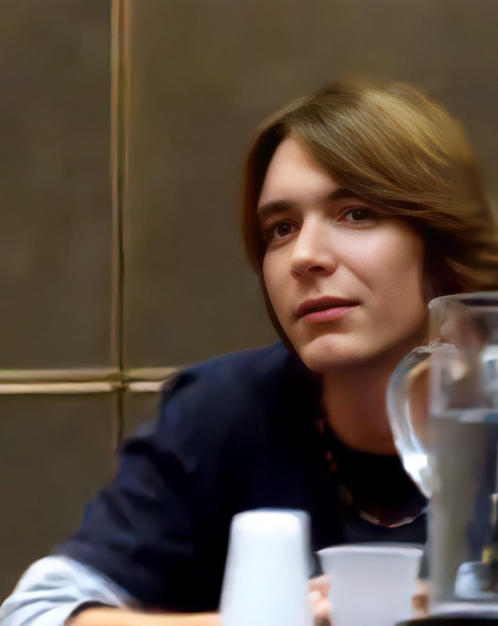 请问有人有韦斯莱双子弗雷德韦斯莱乔治韦斯莱的照片吗特别帅的那种