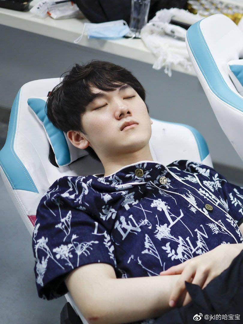 请问有阿水弟弟喻文波jackeylove的帅照吗