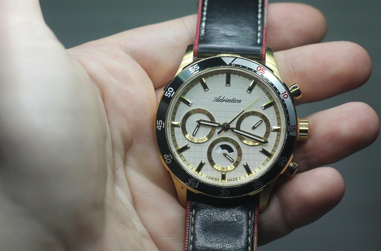 3. 更换表带长度