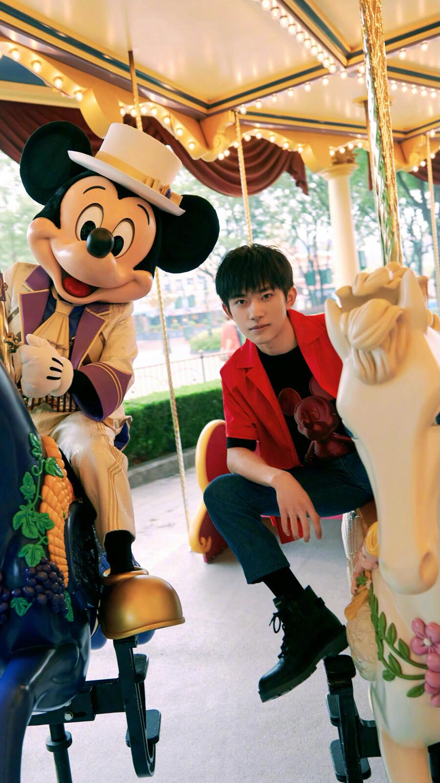 分享一下易烊千玺让你心动的壁纸? - 知乎