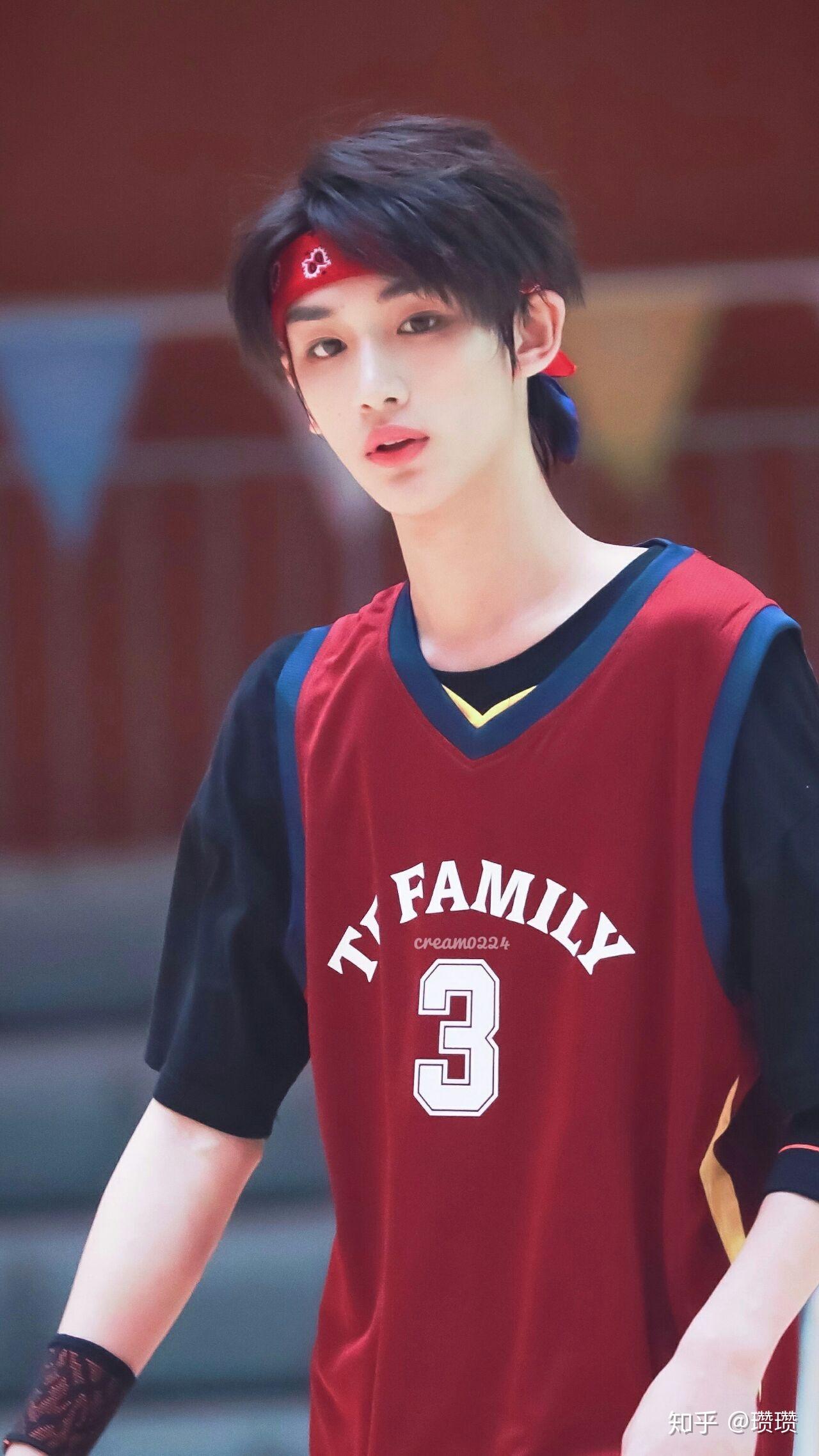 可以给我安利一些丁程鑫绝美照片吗