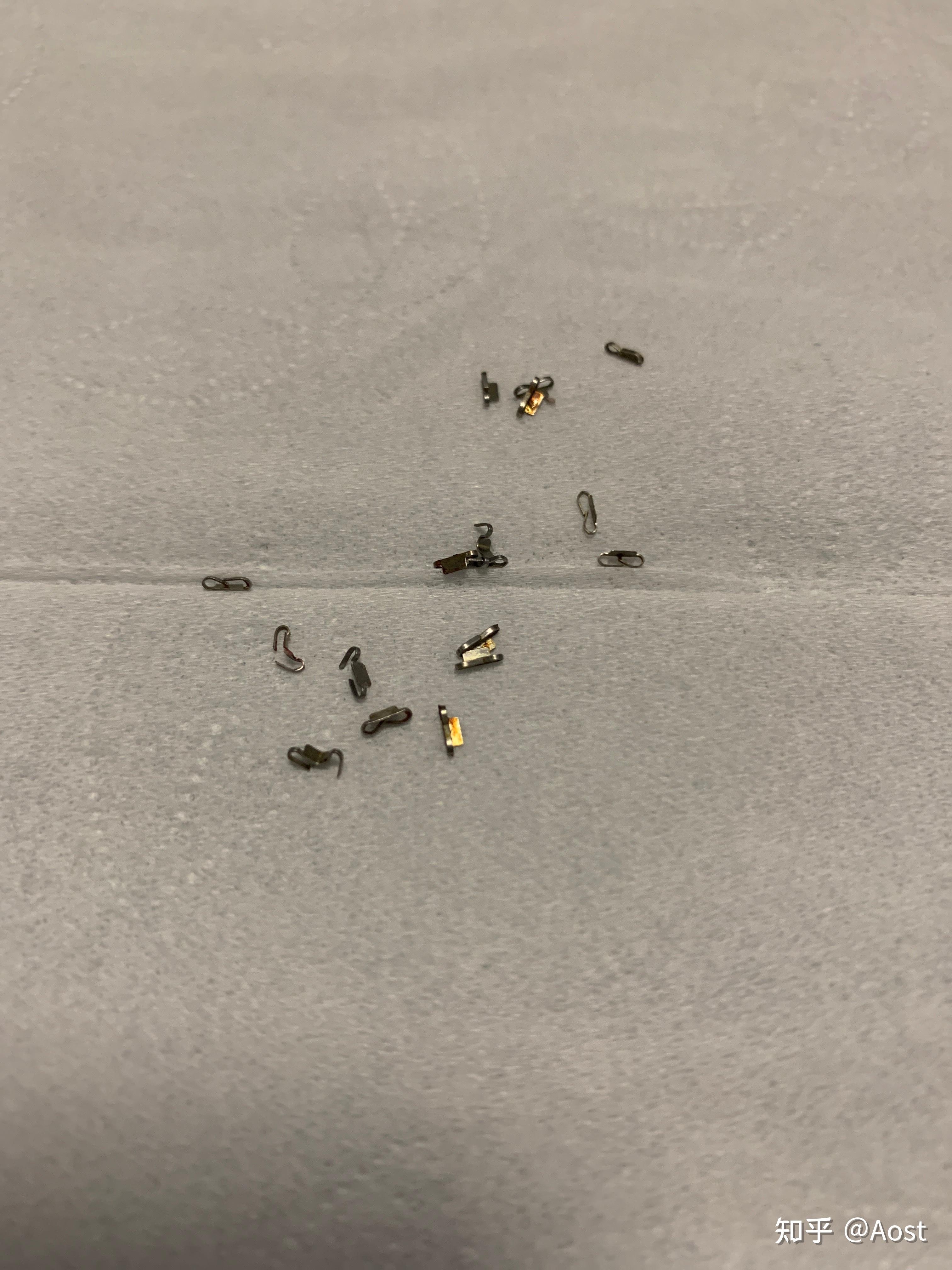 割完包皮一个月,钛钉一颗没掉,而且还有一点点肿,有时候包皮还是会