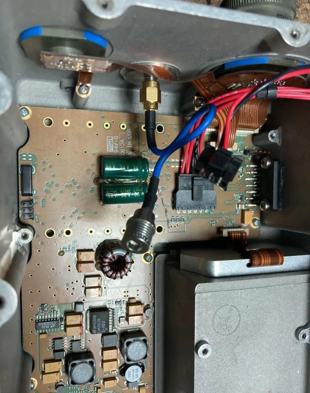 拆了一个美军电台PRC-148 JEM和配套车载功放AN/VRC-111，设计不是一般复杂！ - 知乎