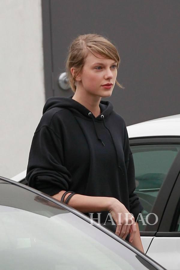 如何客观评价taylor swift的素颜/五官? - 知乎