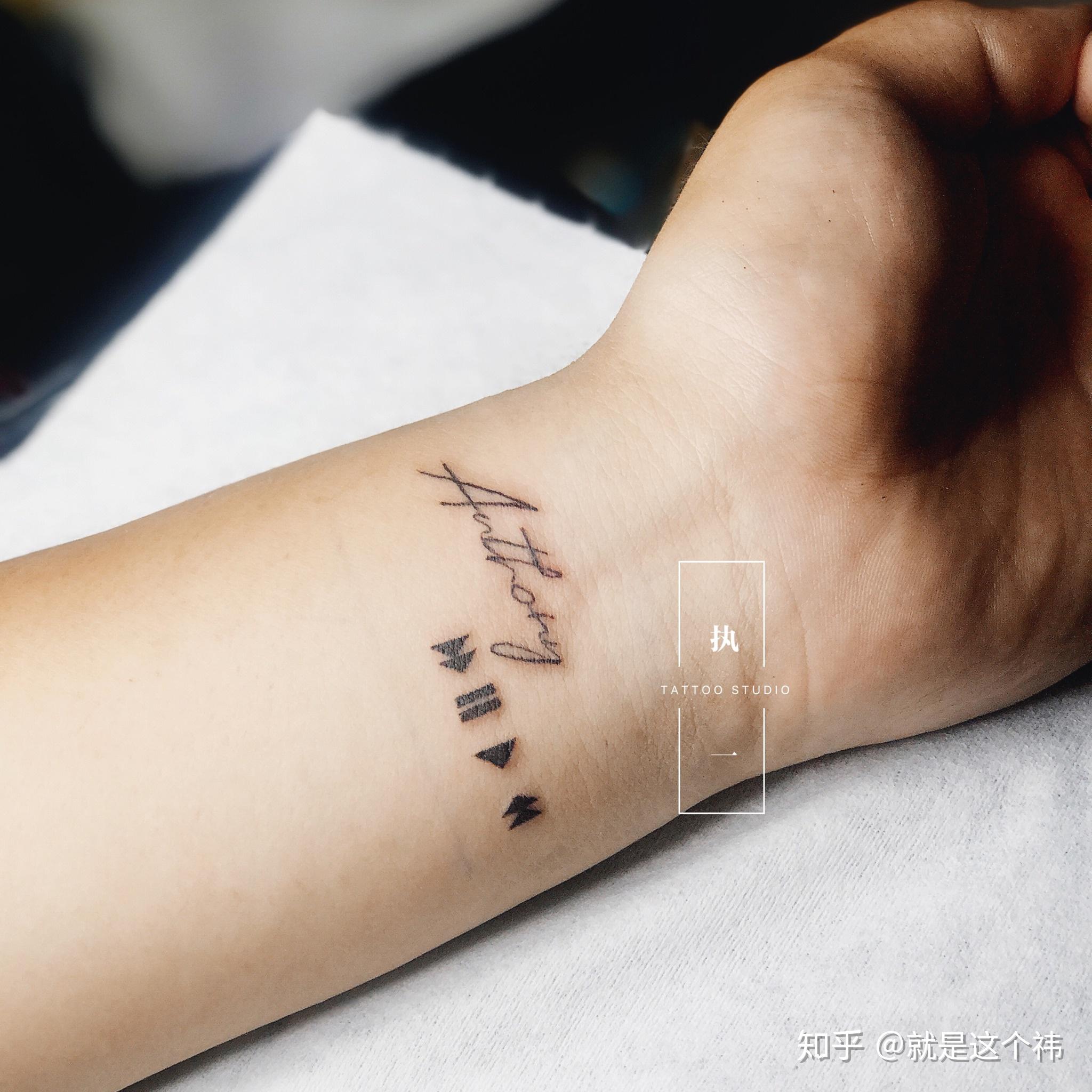 纹身纹"爸爸妈妈"四个字会不会感觉怪怪的?