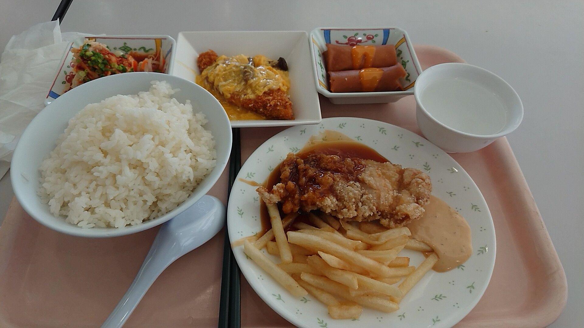 日本学生为什么都那么喜欢吃便当呢学校没有食堂吗