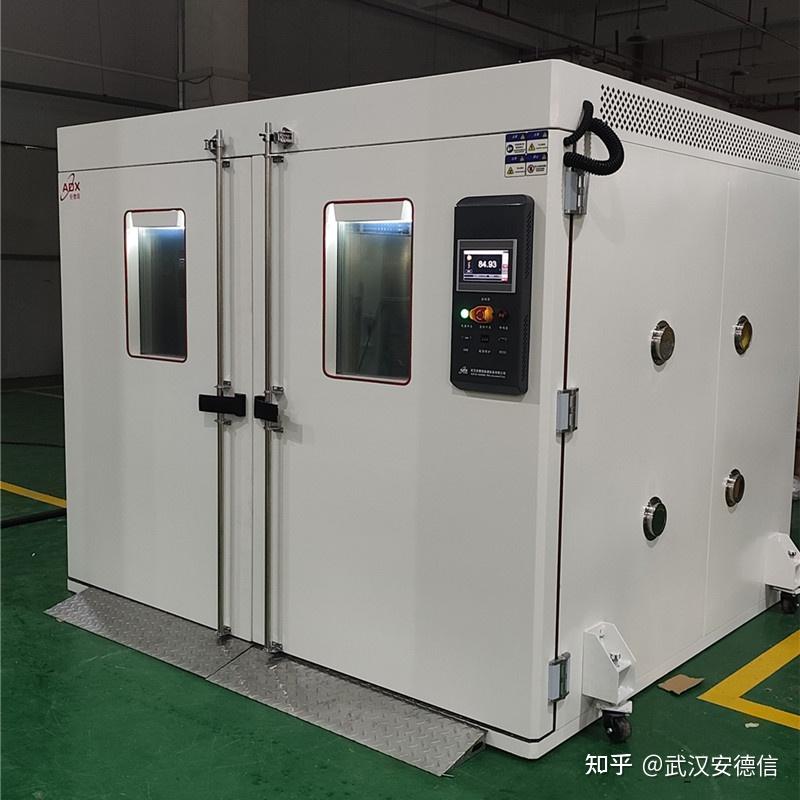 智能汽车看不见的安全底线:高温老化箱为什么必不可少?