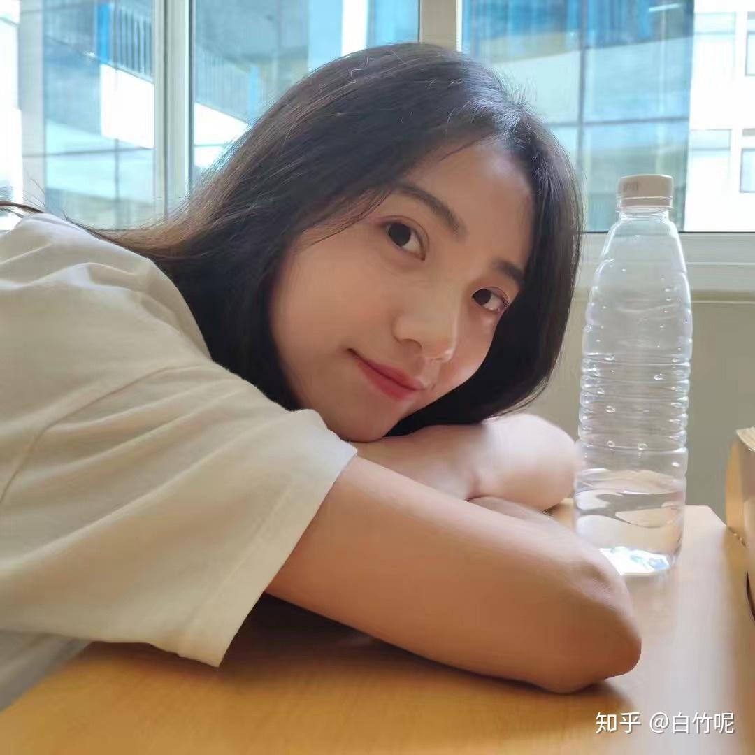 高中时素颜就好看的女生长大化妆后岂不是逆天吗