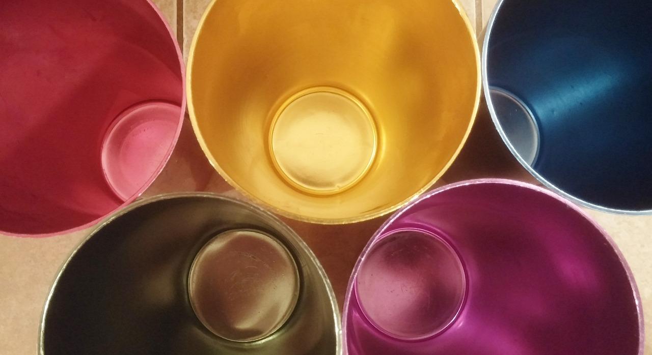 2. 洗洁精去除油渍