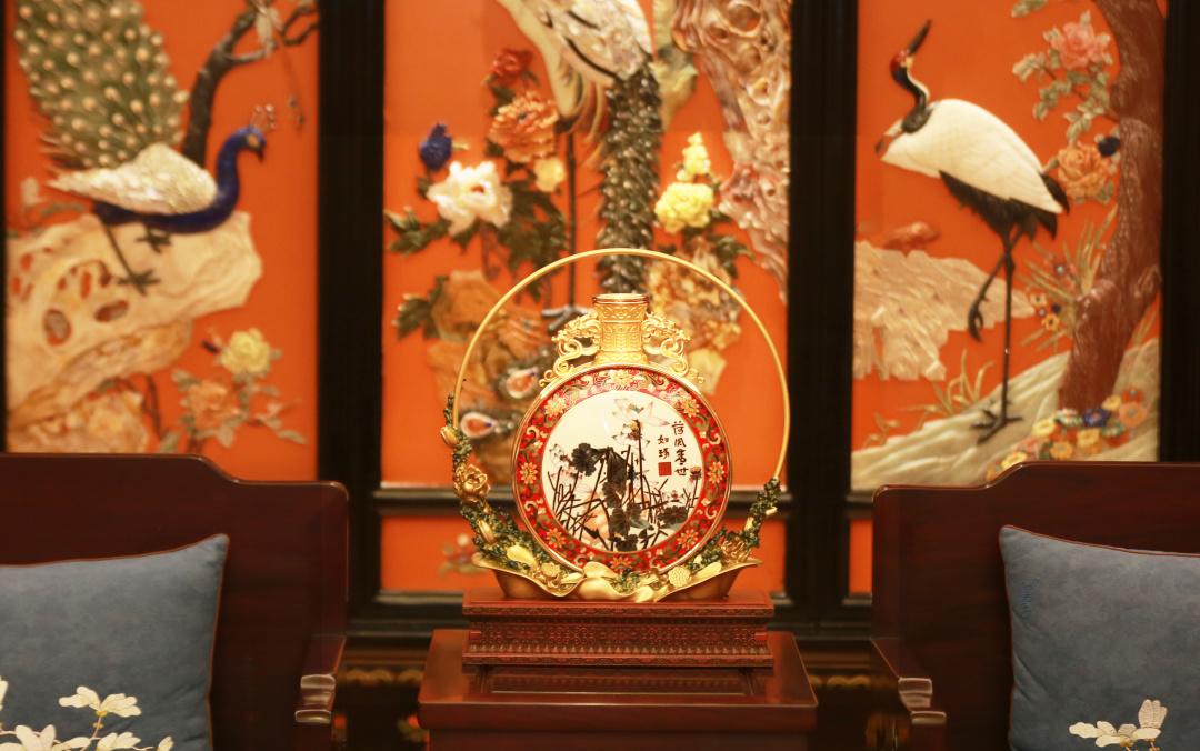 献礼故宫博物院建院100周年(1925-2025) 《荷瓶盛世》 - 知乎