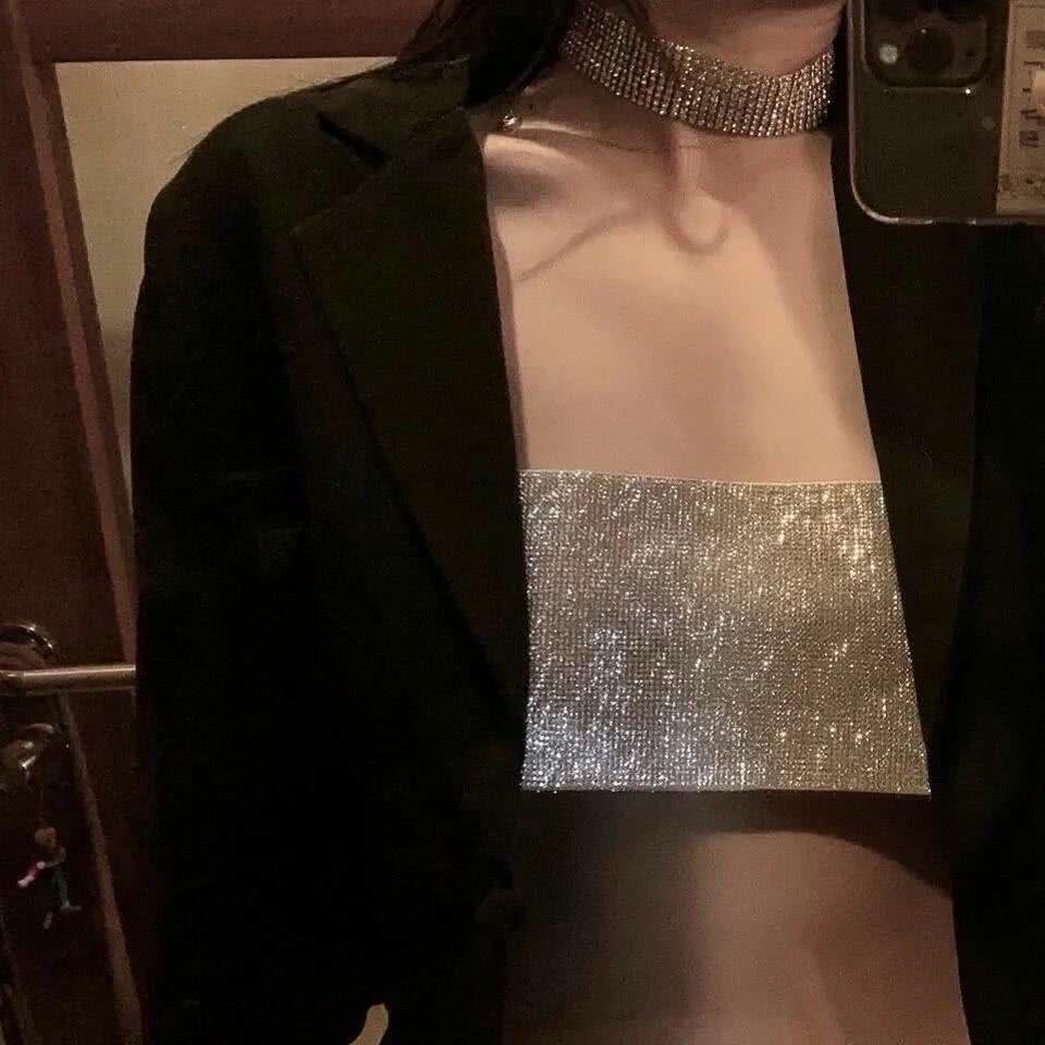 你有没有收集吊带锁骨半身女生头像图片啊,类似这样的. - 知乎