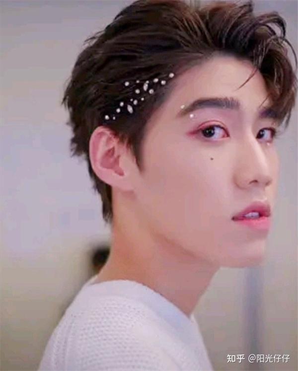 有泪痣的男明星都有谁