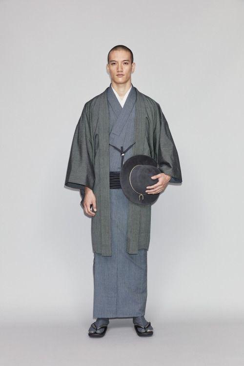 为什么在日本如果女生穿了和服,脚上的袜子(足袋)全都是白色的?